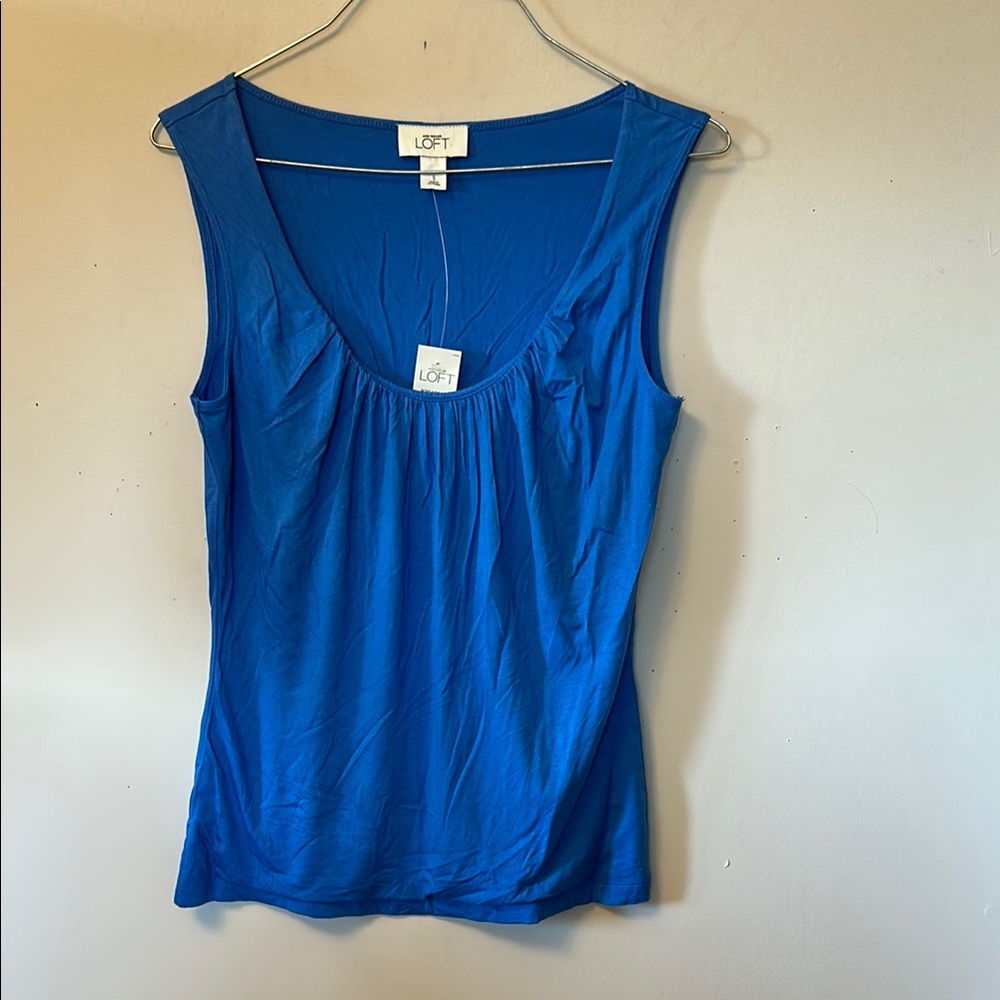 LOFT women’s blue stretchy blue teeshirt low rounded neck front gathers new/tag